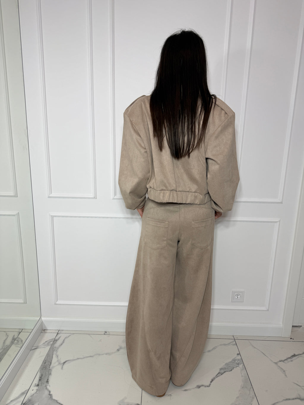 Zamszowy set od producenta Le Pari